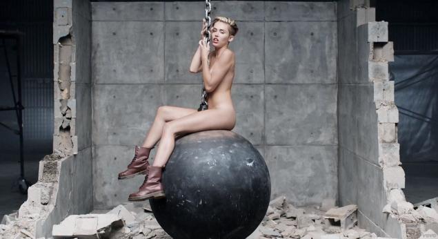 miley cyrus wrecking ball nude_raannt
