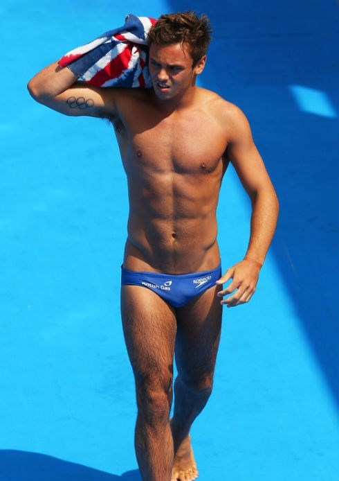 tom daley swimsuit sexy 1_raannt