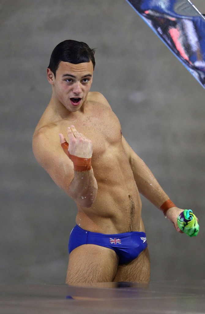 tom daley swimsuit sexy 2_raannt