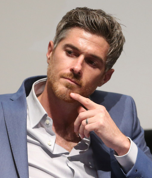 Dave Annable…Sexiest Man of the Day! - dave-annable-red-band-society-sexy-1_raannt